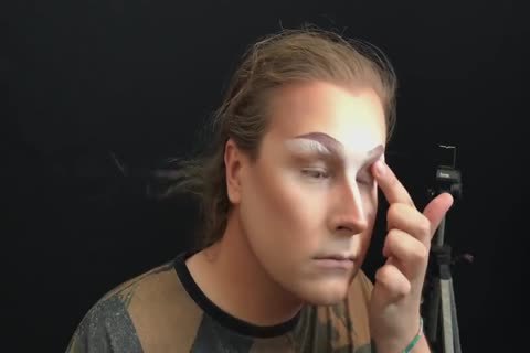 Olympia's Staple Makeup
