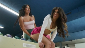 Gal gets double penetrated by hung chicks
